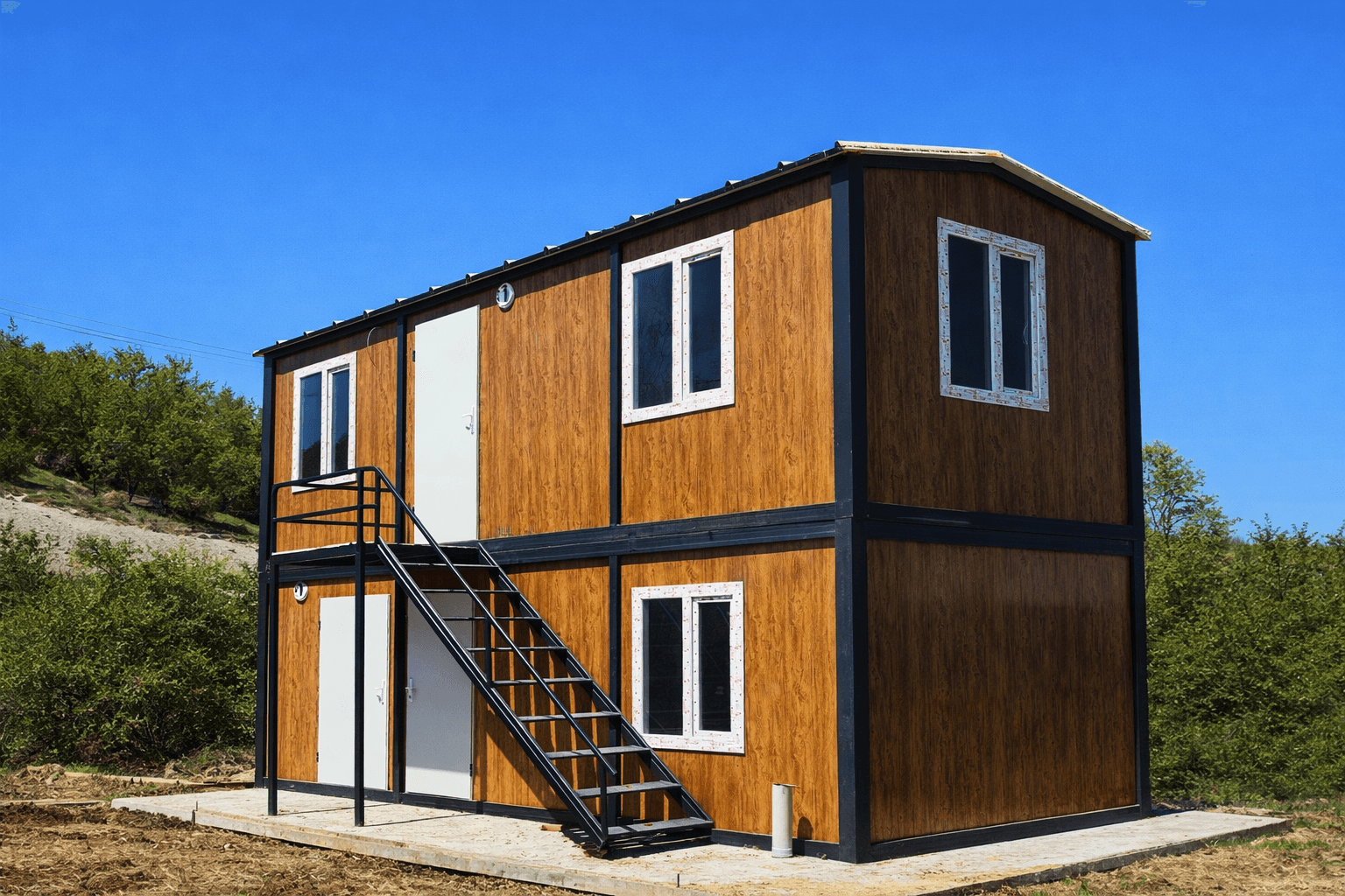 2 Katlı Ahşap Desenli Sandviç Panel Konteyner – Alt Kat 1+1, Üst Kat 1+0